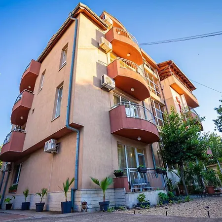 Ar Luxury アパート *