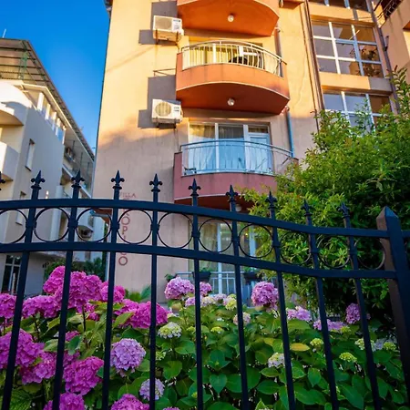 Ar Luxury Apartment